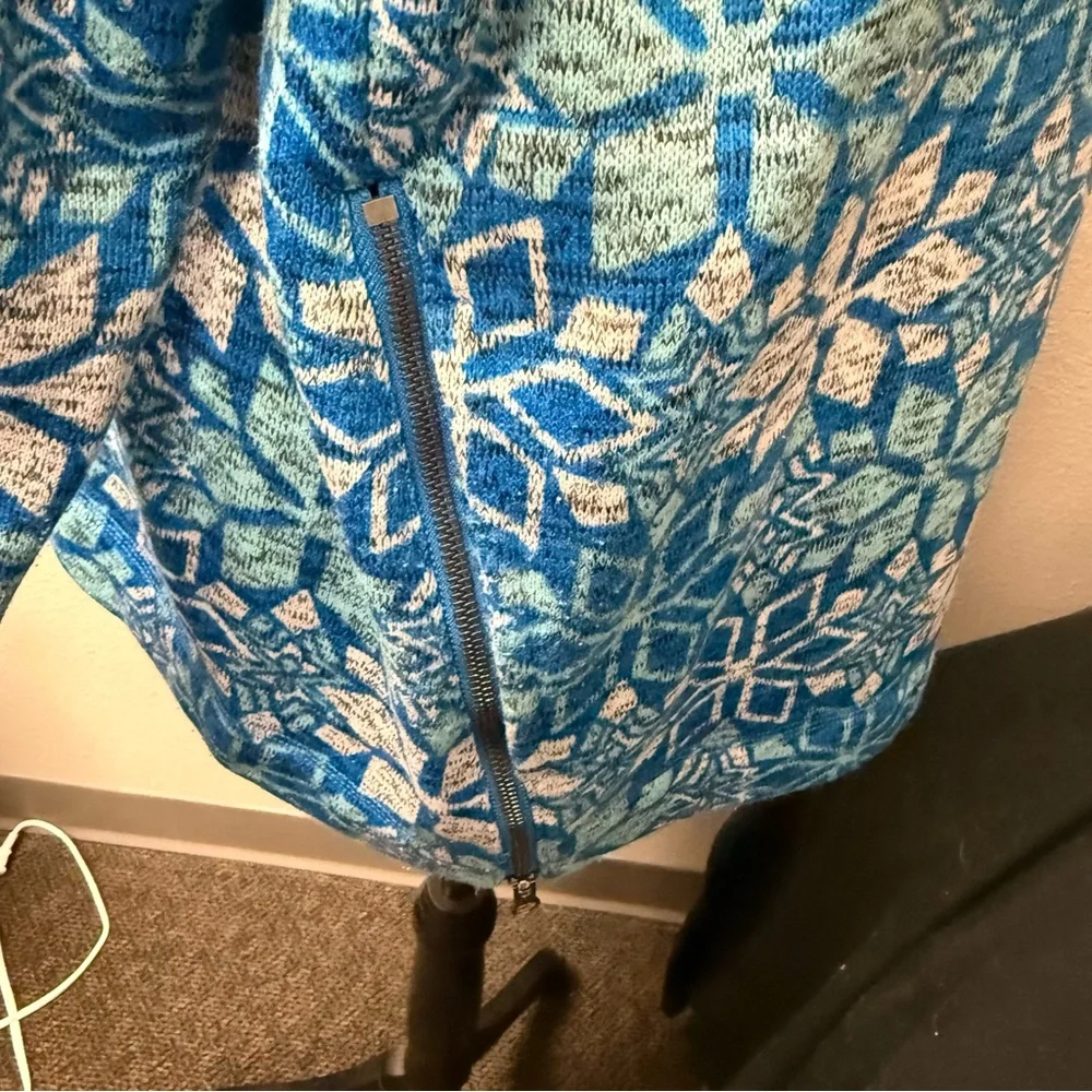 Talbots XL Blue Fleece Hoodie Pullover Snowflake Print Winter Cozy Warm Top - Picture 5 of 8